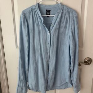 GAP Women’s Light Blue Crinkle Gauze Cotton Button-Up Shirt